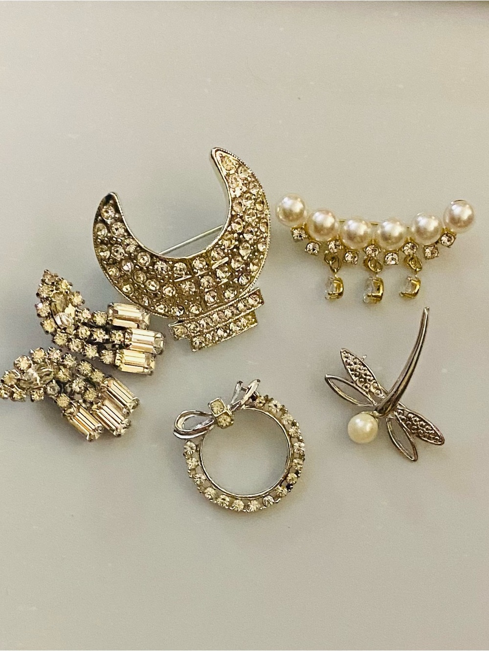 Silver Pearl and Crystal Brooch Set - Women Jewelry and 1 set of Clip Ear Rings